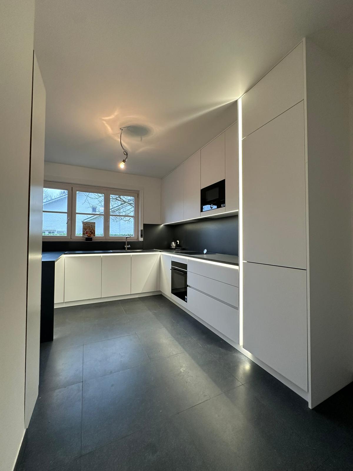 Cuisine minimaliste blanche