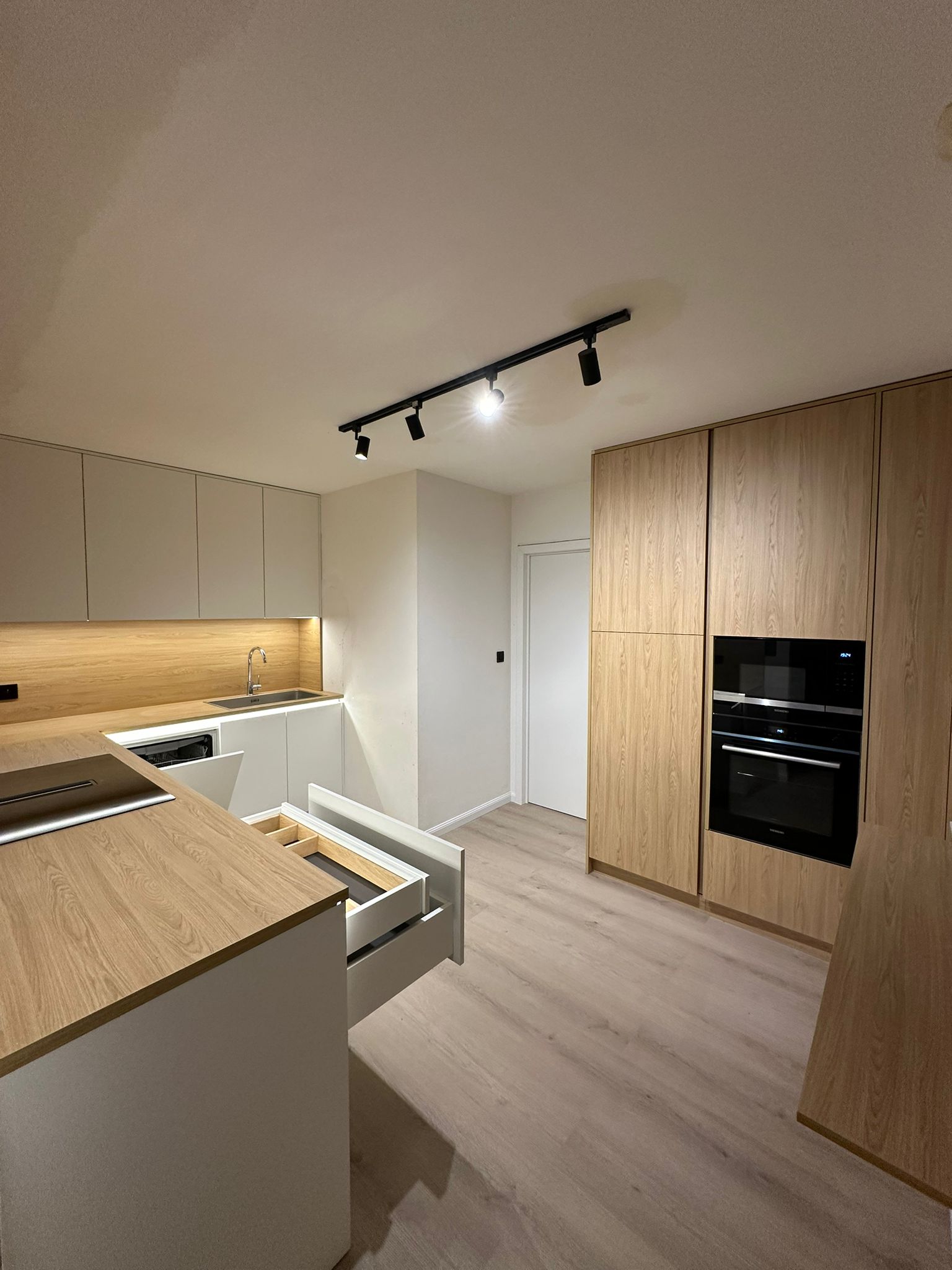 Cuisine minimaliste blanche